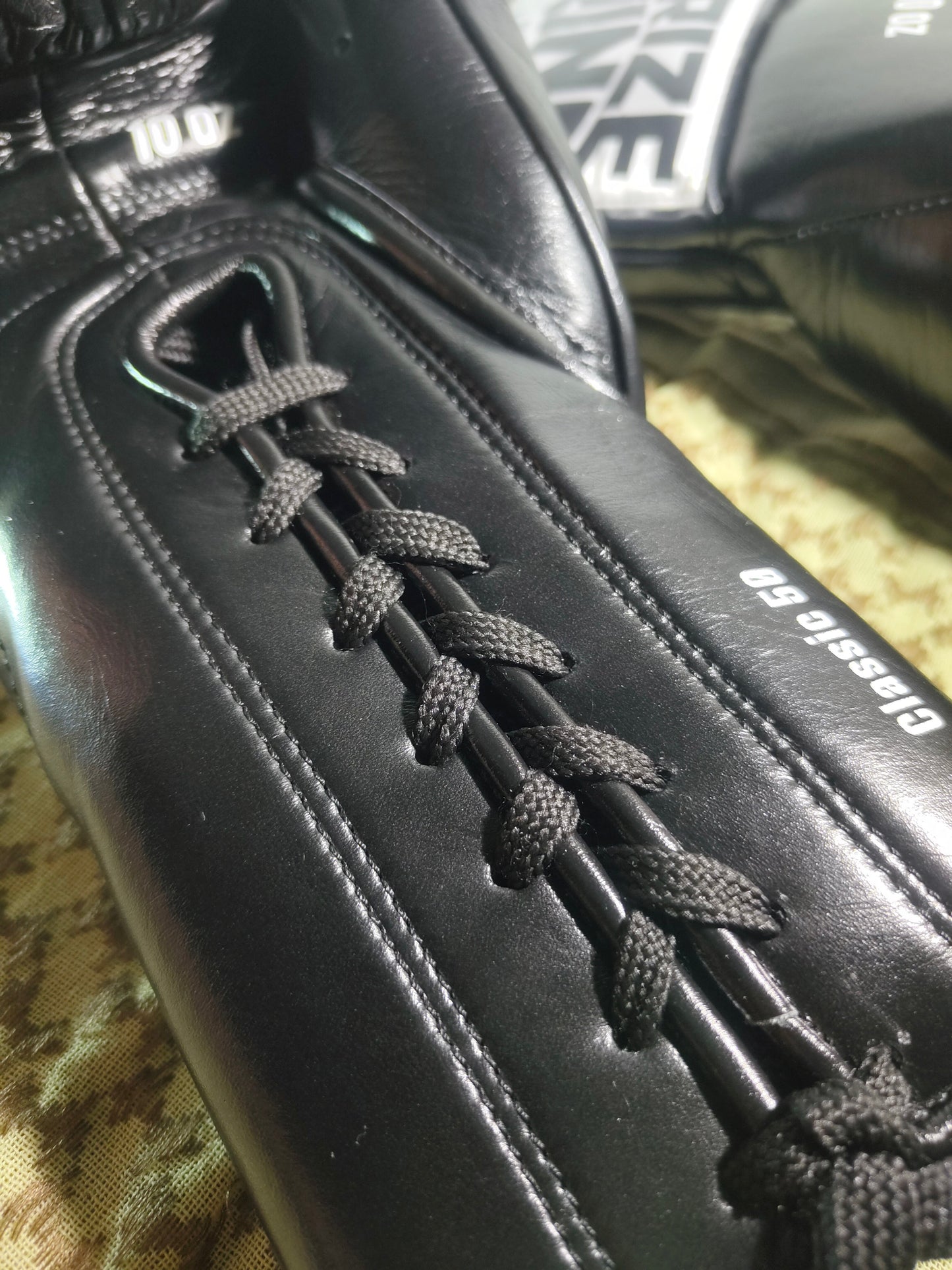 "Classic 50" Horse Hair Prize Ring Fight Gloves (Black)