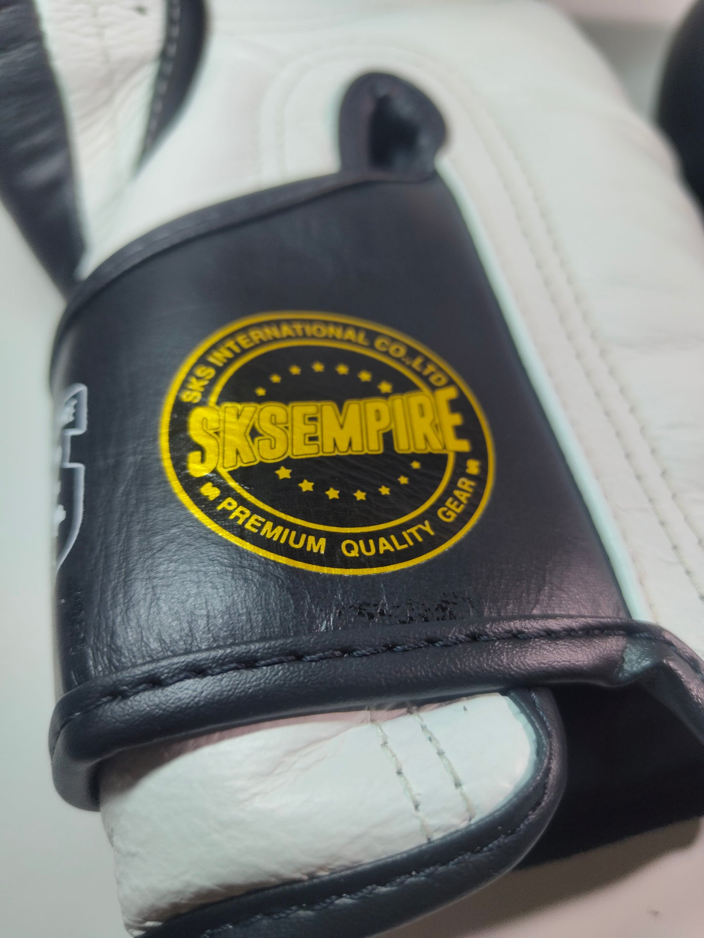 SKS BOXING GLOVES SHADOW STRIKE EDITION (BLACK)