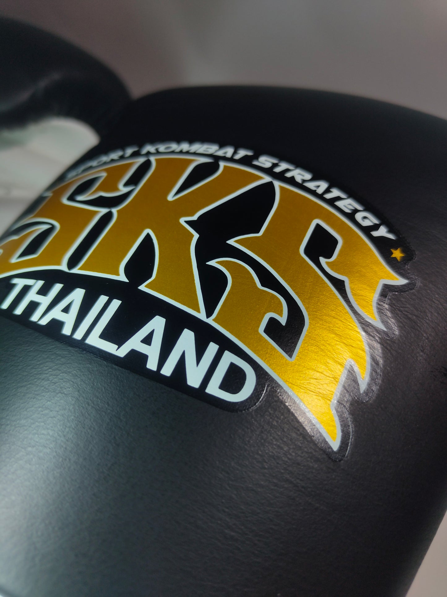 SKS BOXING GLOVES SHADOW STRIKE EDITION (BLACK)