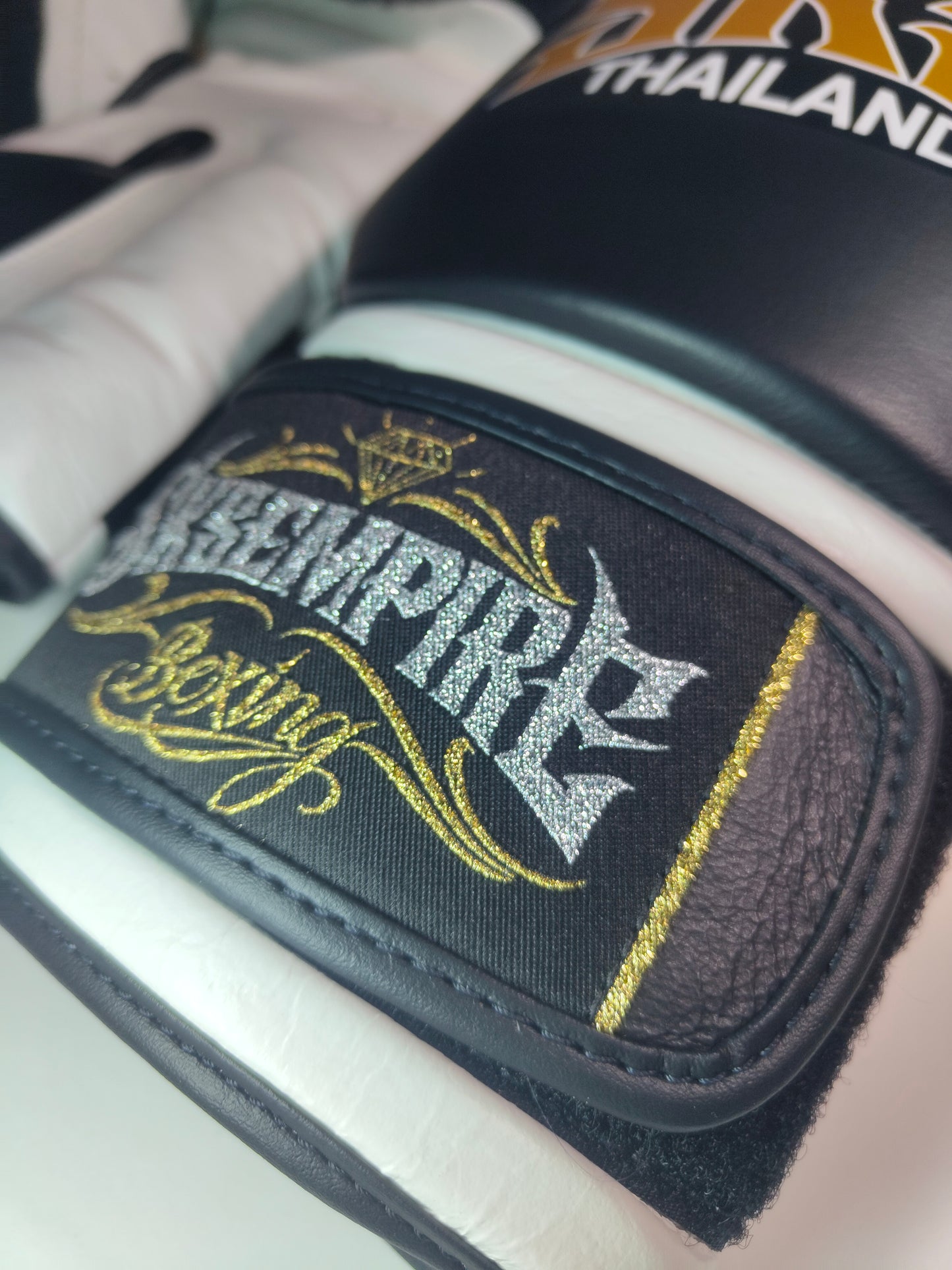 SKS BOXING GLOVES SHADOW STRIKE EDITION (BLACK)