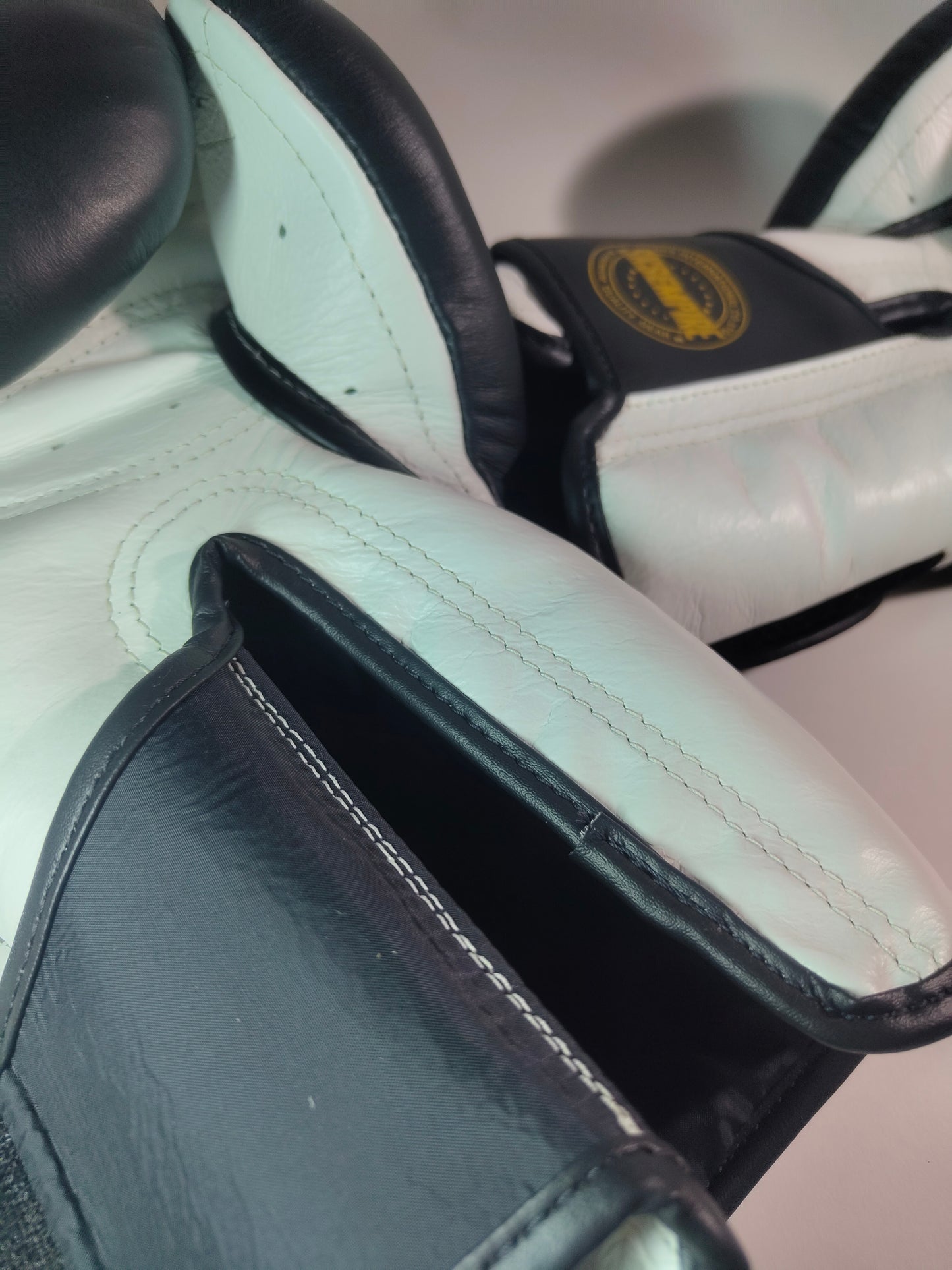 SKS BOXING GLOVES SHADOW STRIKE EDITION (BLACK)