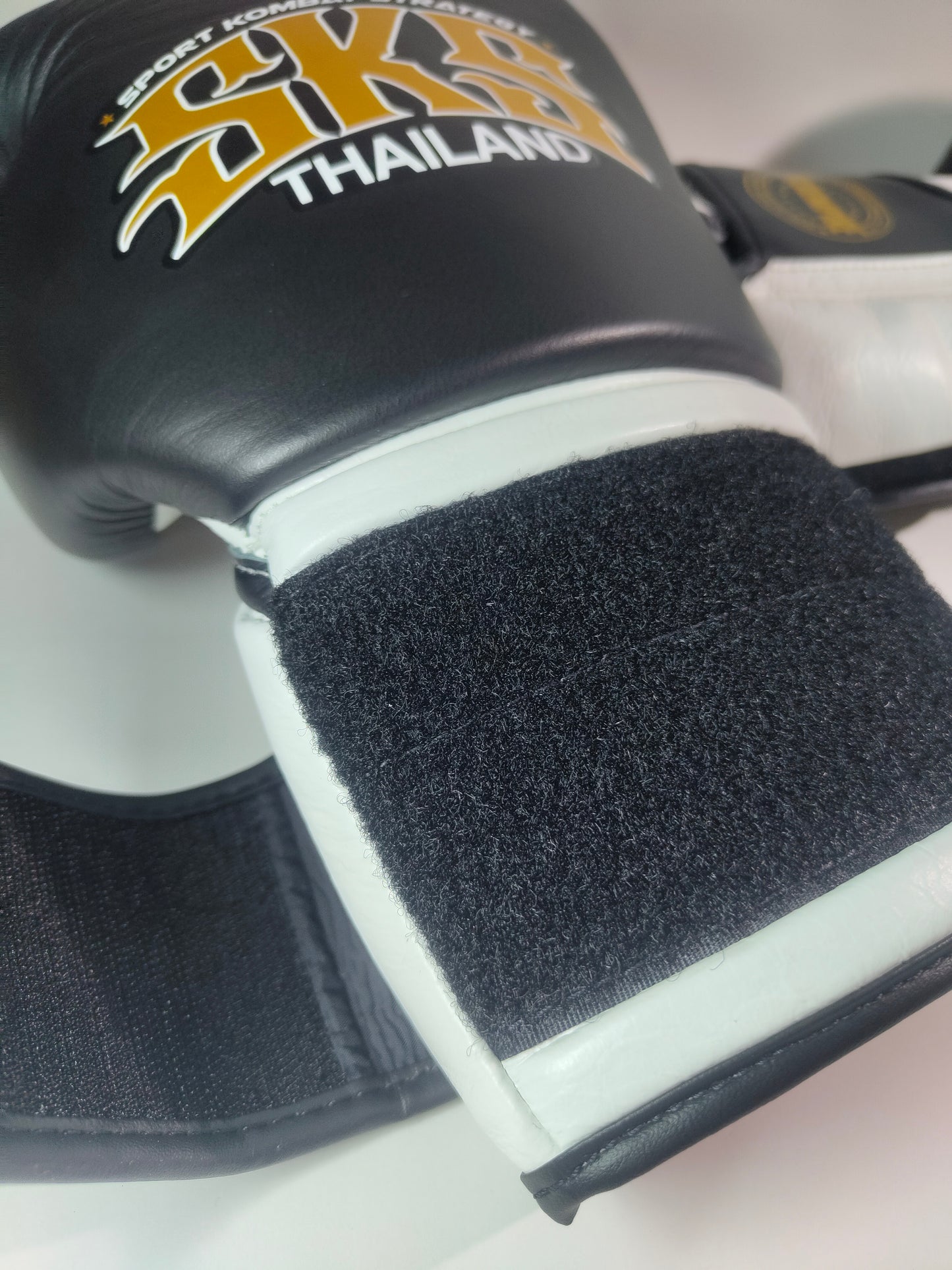 SKS BOXING GLOVES SHADOW STRIKE EDITION (BLACK)