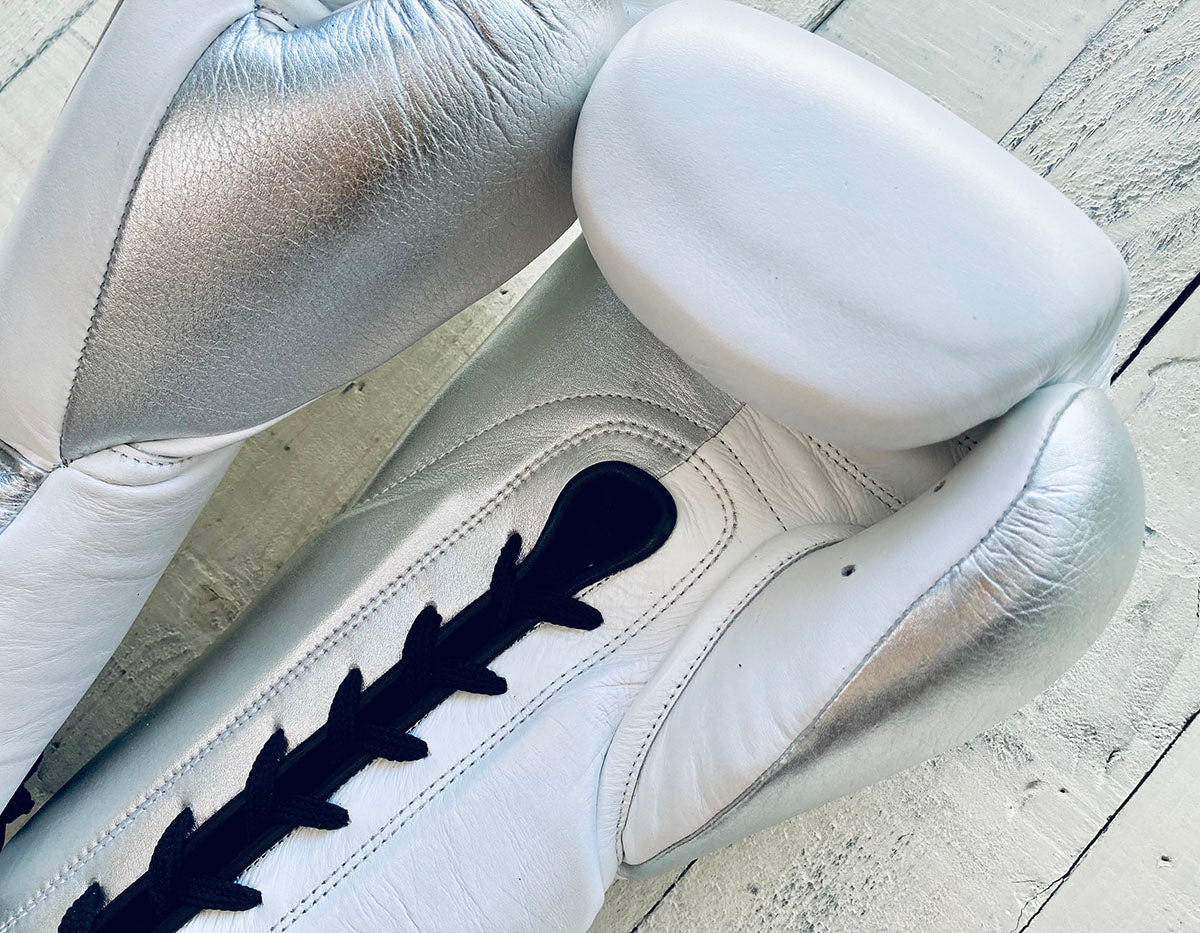 "Pro-training" Lace-Up Prize Ring Boxing Gloves (White/Silver)