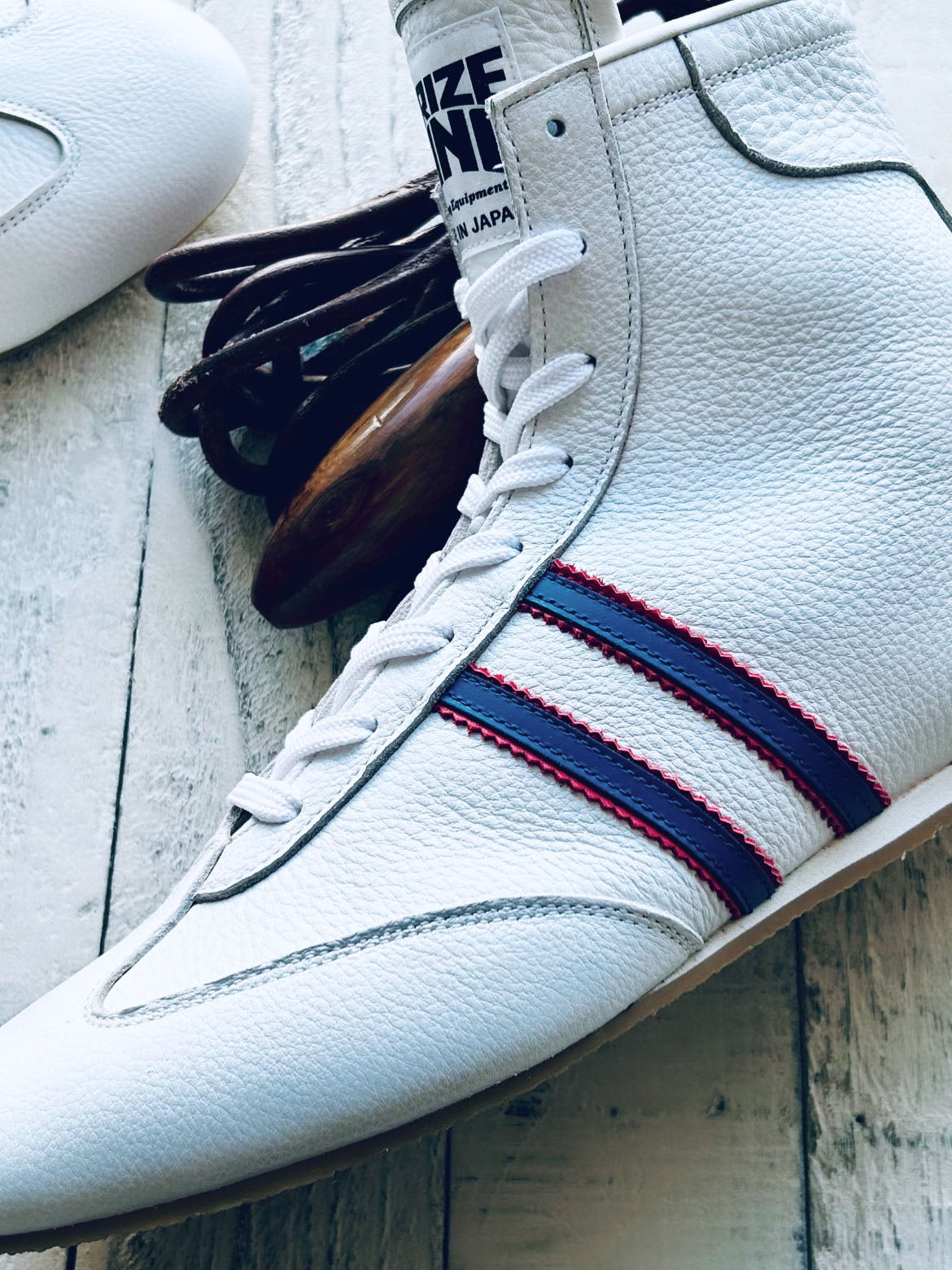 "Pro-training" Prize Ring Boxing Shoes (White/Blue, Red)