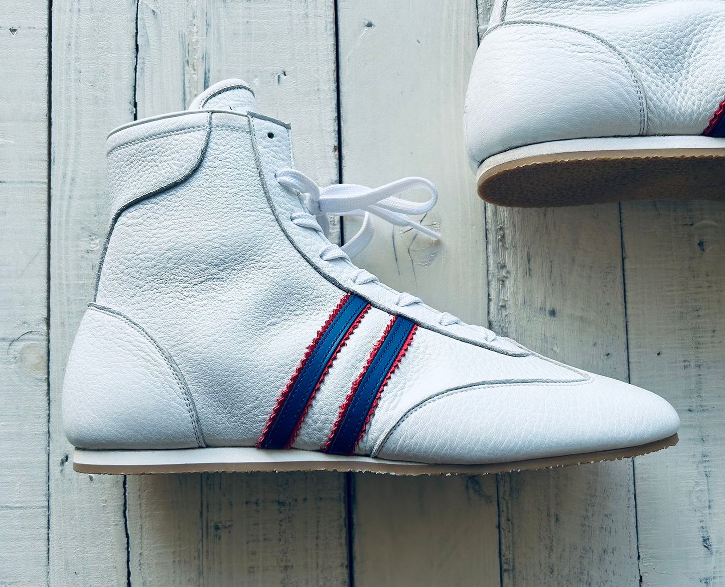 "Pro-training" Prize Ring Boxing Shoes (White/Blue, Red)